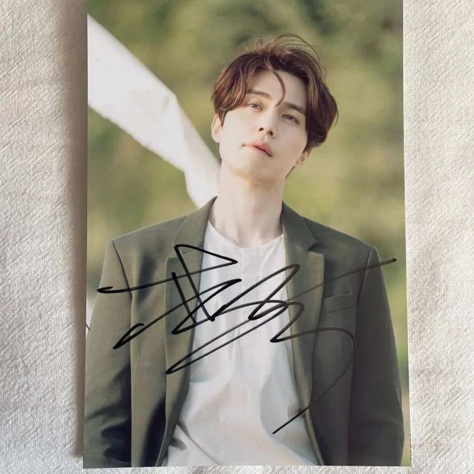 Korean Idol Lee Dong Wook Maga - Korean Lifestyle Magazine ulasan dan harga